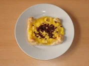 Paradiescreme mit Apfelstückchen auf Blätterteig - Rezept