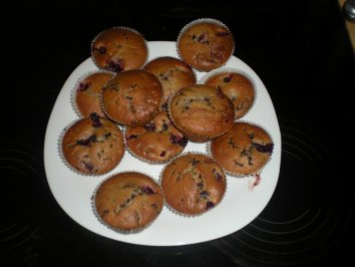 Valentinstags- Muffins ( Stracciatella- Beeren- Muffin) - Rezept