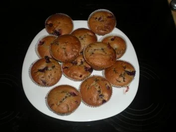 Valentinstags- Muffins ( Stracciatella- Beeren- Muffin) - Rezept