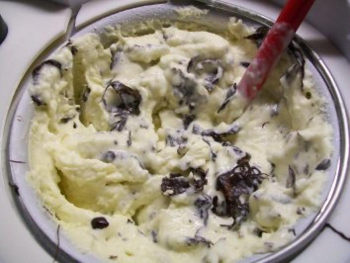 Kokos-Eiscreme mit knackiger Schokolade - Rezept - Bild Nr. 2