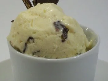 Kokos-Eiscreme mit knackiger Schokolade - Rezept - Bild Nr. 3