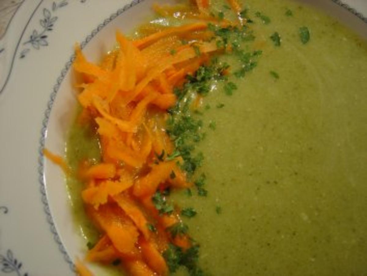 Bilder für Broccolie-Creme-Suppe - Rezept