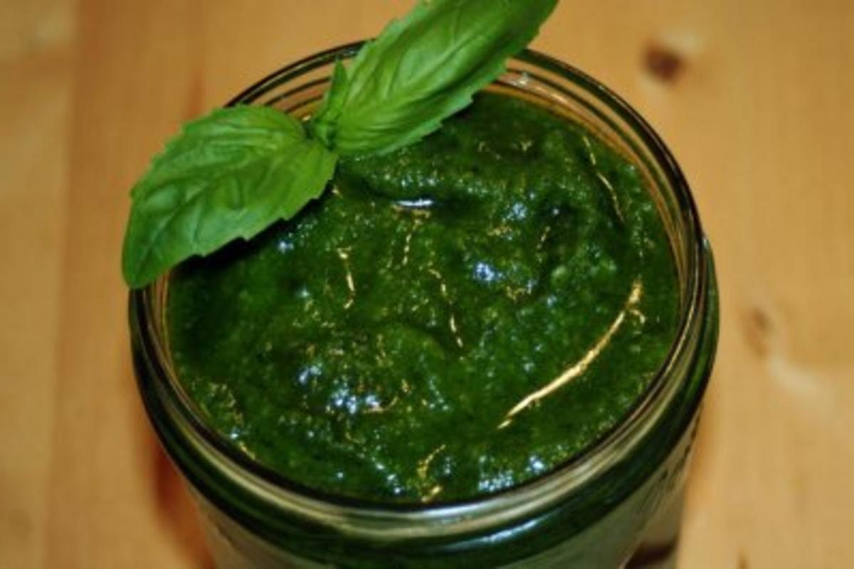 Basilikum Pesto - Rezept mit Bild - kochbar.de