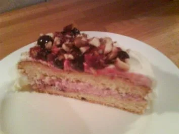 Herzkuchen mit Waldbeeren und Haselnüssen - Rezept - Bild Nr. 5