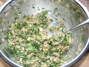 Rezept: Rinderfilet unter Schalotten-Kräuter-Kruste mit Cognac-Basilicum-Butter Bild Nr. 5 Rinderfilet unter Schalotten-Kräuter-Kruste mit Cognac-Basilicum-Butter - Rezept - Bild Nr. 5