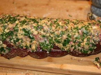 Rezept: Rinderfilet unter Schalotten-Kräuter-Kruste mit Cognac-Basilicum-Butter Bild Nr. 6 Rinderfilet unter Schalotten-Kräuter-Kruste mit Cognac-Basilicum-Butter - Rezept - Bild Nr. 6