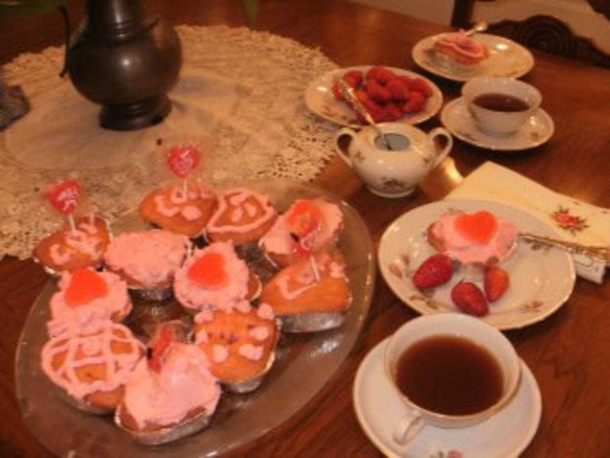 Muffin-Valentine Erdbeeren Kuchen  - Sehr schoen fuer Valentine - Rezept