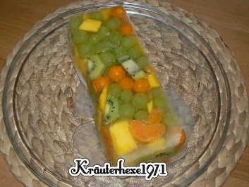 Früchtesülze tanzt mit einem Quark-Mascarponetörtchen auf einem Bananenfruchtspiegel - Rezept - Bild Nr. 3