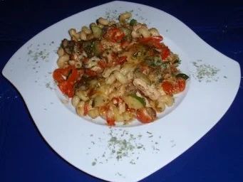 Gemüse-Hähnchen-Nudel-Auflauf - Rezept