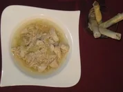 Zitronengrassuppe mit Hähnchenstreifen, dazu Lumpia Shanghai - Rezept