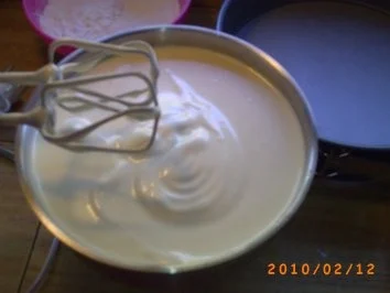 Torten: Meine Torte zum Valentinstag: Cappuccino-Eierlikörcreme-Torte mit viel Sahne und mit Liebe gemacht - Rezept - Bild Nr. 2