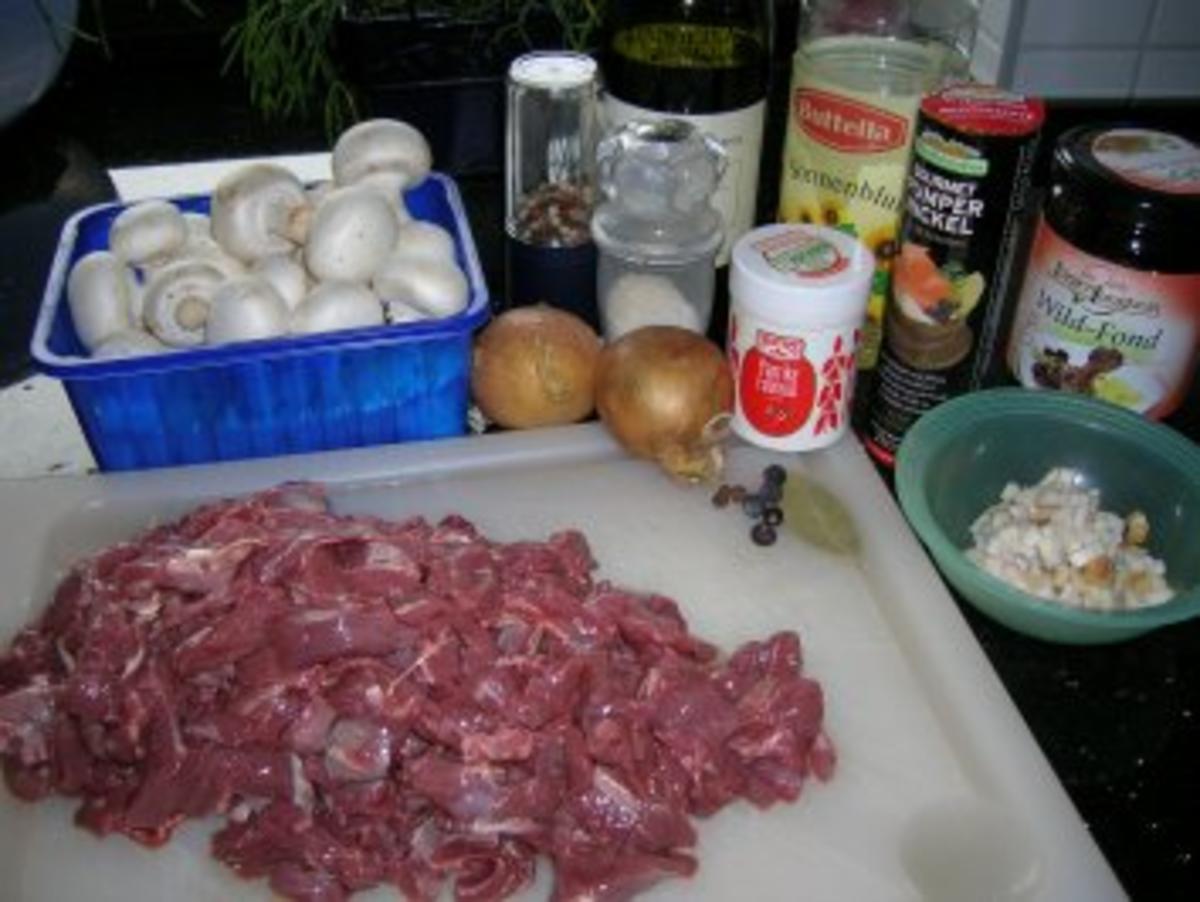 Rehgulasch Mit Rehgulasch Und Speckwurfel Rezept Mit Bild Kochbar De