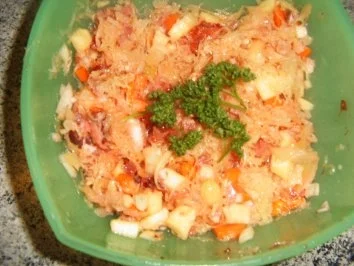 Sauerkrautsalat wie Schwiegermutter ihn machte - Rezept