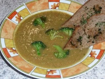 Süppchen: Gemüsesuppe und gröstetes Bauernbrot - Rezept