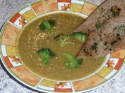 Süppchen: Gemüsesuppe und gröstetes Bauernbrot - Rezept