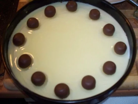 Limoncello-Quark-Torte mit Hallorenkugeln - Rezept - Bild Nr. 5