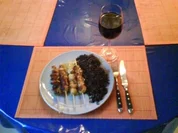 Geflügel: Hähnchen-Rosenkohlspieße mit schwarzem Thailändischen Klebreis - Rezept