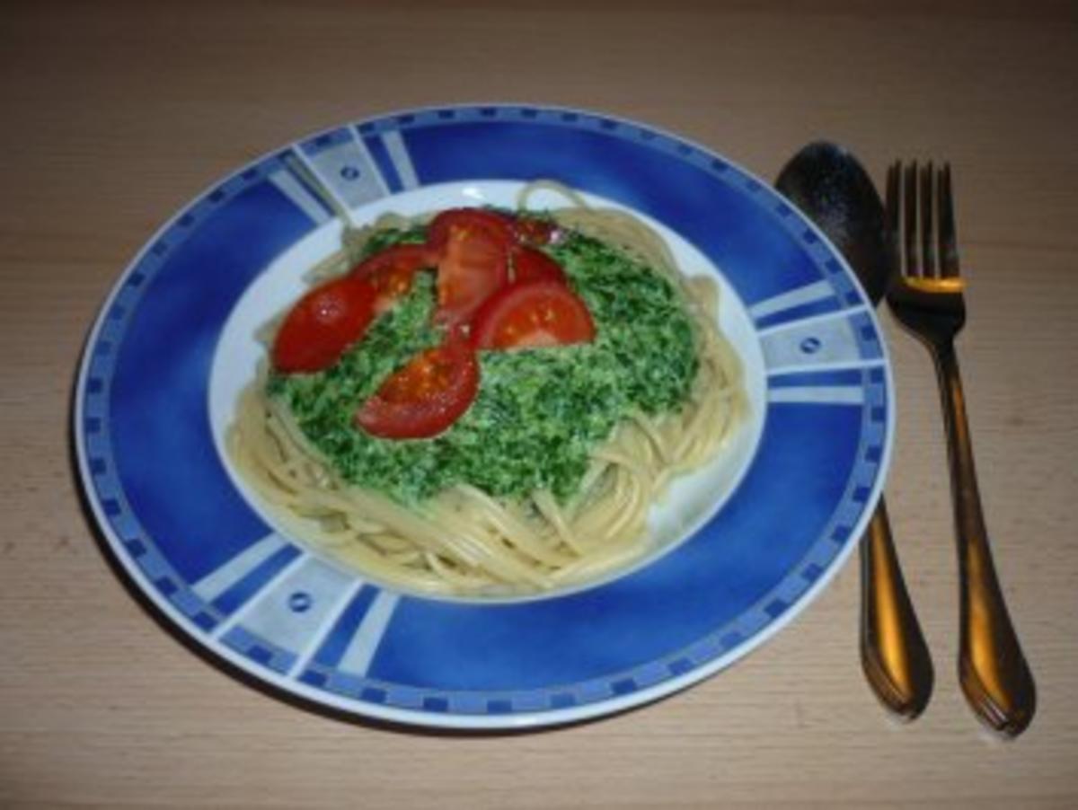 Spaghetti mit Spinat-Käse-Soße - Rezept