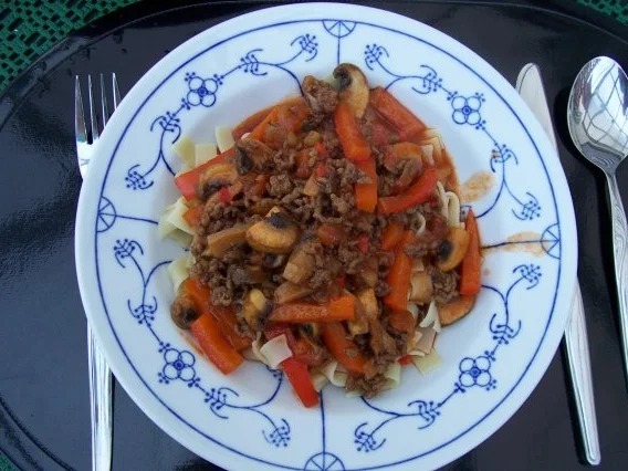 Rezept: ScharferHackfleisch-Gemüse-Topf mit Nudeln ScharferHackfleisch-Gemüse-Topf mit Nudeln - Rezept