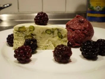 Parfait mit Pistazien und Quittensirup - Rezept