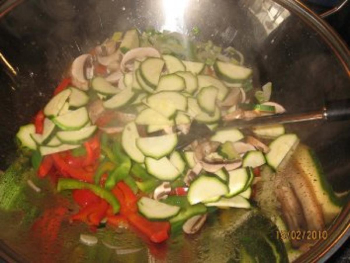 Gemüse-Wok mit Garnelen - Rezept - Bild Nr. 9