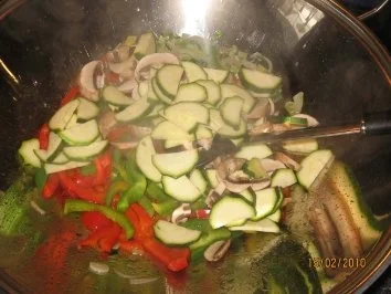 Gemüse-Wok mit Garnelen - Rezept - Bild Nr. 9