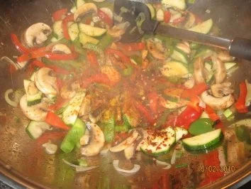 Gemüse-Wok mit Garnelen - Rezept - Bild Nr. 11