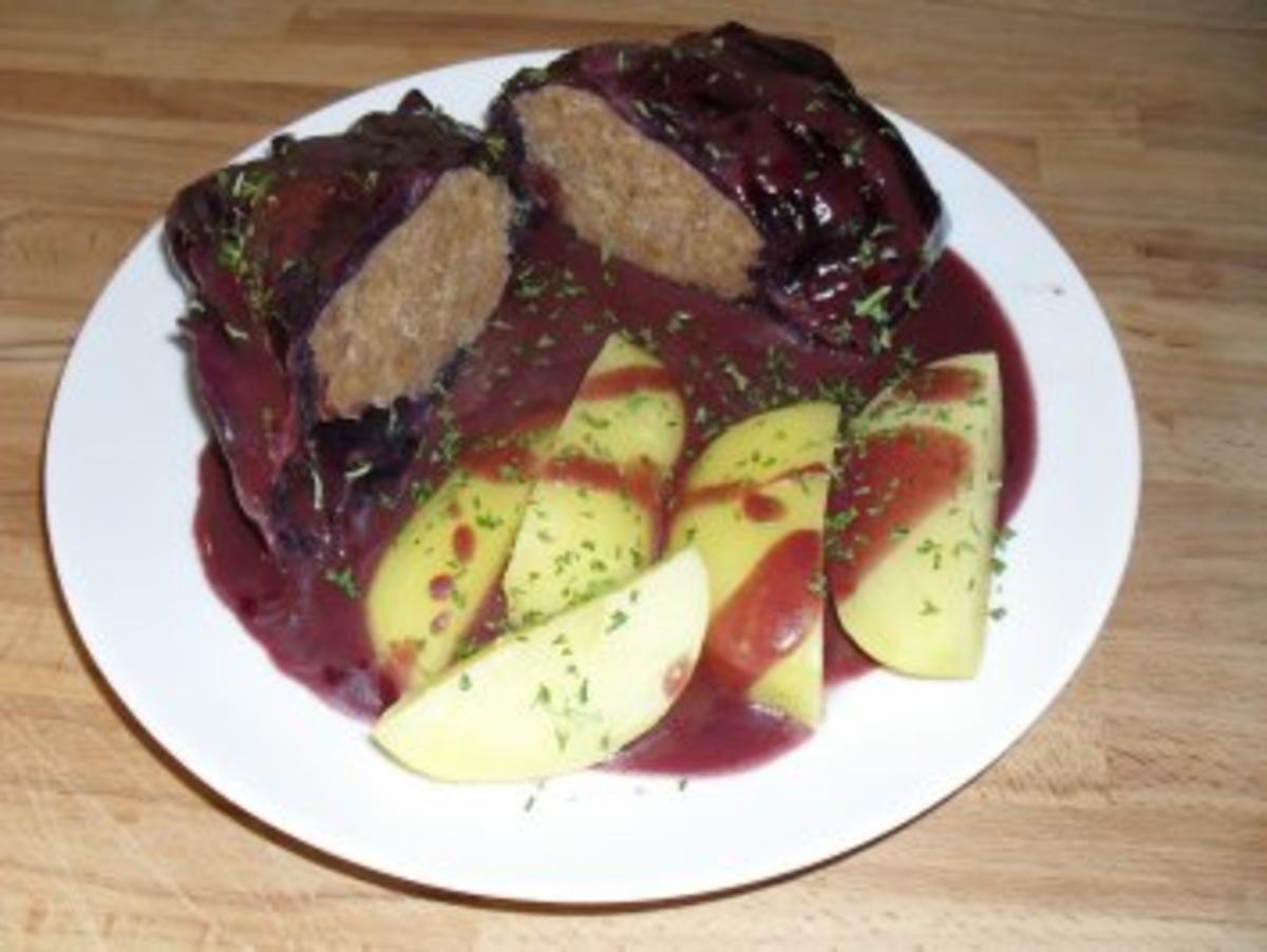 Rotkohlrouladen - mit Fleisch - Rezept mit Bild - kochbar.de