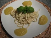 Milde Äplermagronen mit Apfelmus - Rezept