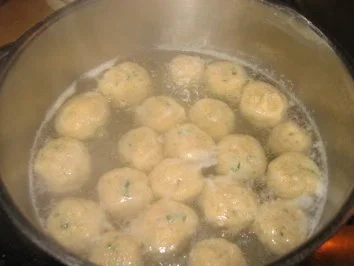 Rezept: Suppe: Lisa's Markklößchen Suppe Bild Nr. 10 Suppe: Lisa's Markklößchen Suppe - Rezept - Bild Nr. 10