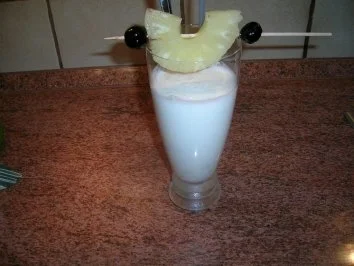 Pina Colada - ein superleckerer Drink  (Einstimmung auf ein G.....mahl) - Rezept