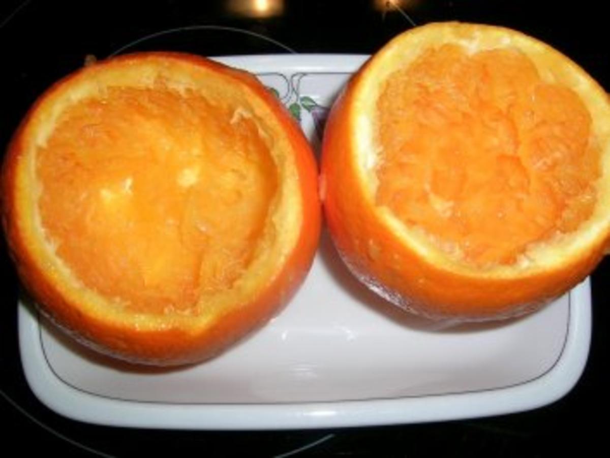 Überbackene Orangen, gefüllt mit Vanilleeis  -( Nachspeise zum G.... mahl) DIE BAISERMASSE IST NICHT VERBRANNT! Die Aufnahme nur leider sehr schlecht - Rezept - Bild Nr. 2