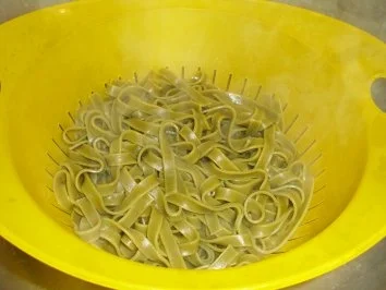 Rezept: Gorgonzola-Lamm mit grünen Bandnudeln Bild Nr. 3 Gorgonzola-Lamm mit grünen Bandnudeln - Rezept - Bild Nr. 3