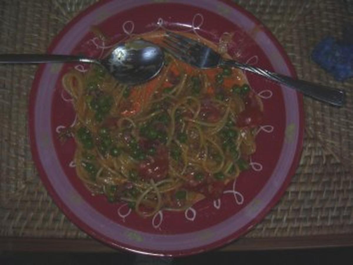 Spaghetti mit Hummersauce à la Convenience - geht natürlich auch mit Tortellini - Rezept - Bild Nr. 2