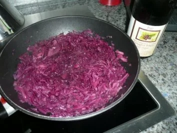 HAUPTGERICHT/FLEISCH:Hackfleischpfanne mit Rotkohl - Rezept - Bild Nr. 3