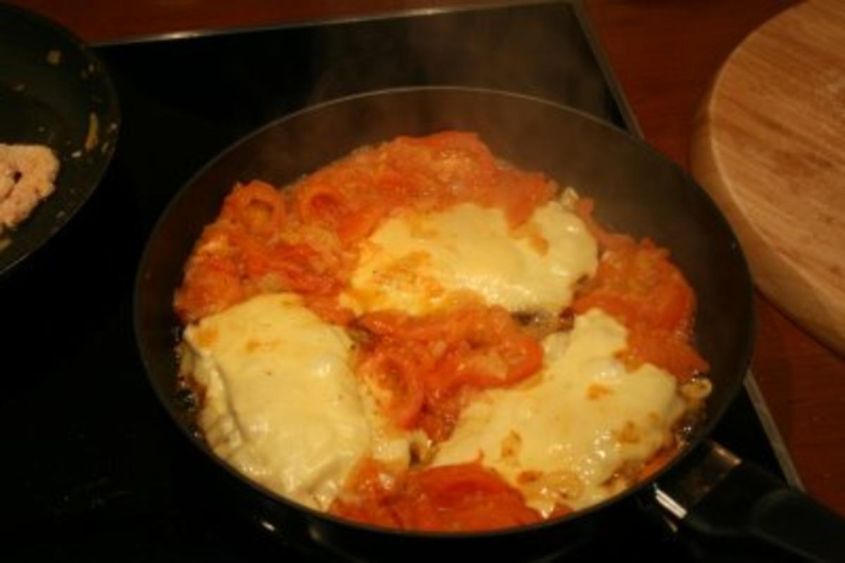 Schnitzel mit Parmaschinken und zerlaufenem Käse an Tomaten - Rezept - Bild Nr. 2