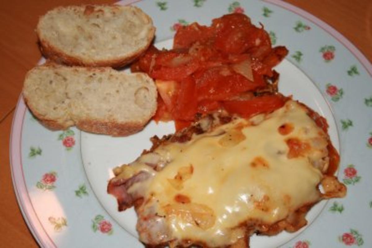 Schnitzel mit Parmaschinken und zerlaufenem Käse an Tomaten - Rezept - Bild Nr. 3