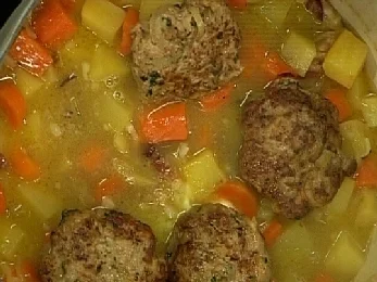 Kartoffeln-Möhren-Eintopf mit Bratlingen - Rezept