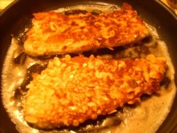 Rezept: Putenschnitzel in Mandelhülle an Aprikosen-Curry-Sauce Bild Nr. 3 Putenschnitzel in Mandelhülle an Aprikosen-Curry-Sauce - Rezept - Bild Nr. 3