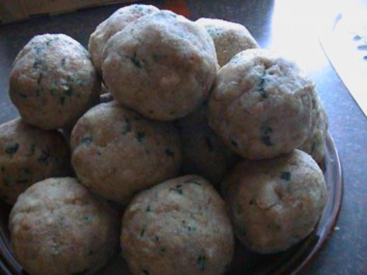 Weckknödel - einfach - 131 kcal/100g
