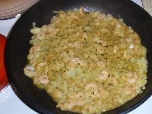 Nudeln tauchen in Tiefseegarnelen-Sahne-Ananas-Curry-Soße - Rezept - Bild Nr. 4