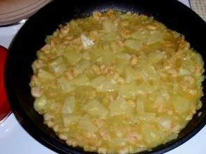 Nudeln tauchen in Tiefseegarnelen-Sahne-Ananas-Curry-Soße - Rezept - Bild Nr. 5