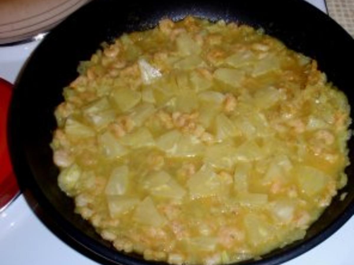Nudeln tauchen in Tiefseegarnelen Sahne Ananas Curry Soße - schnell ...