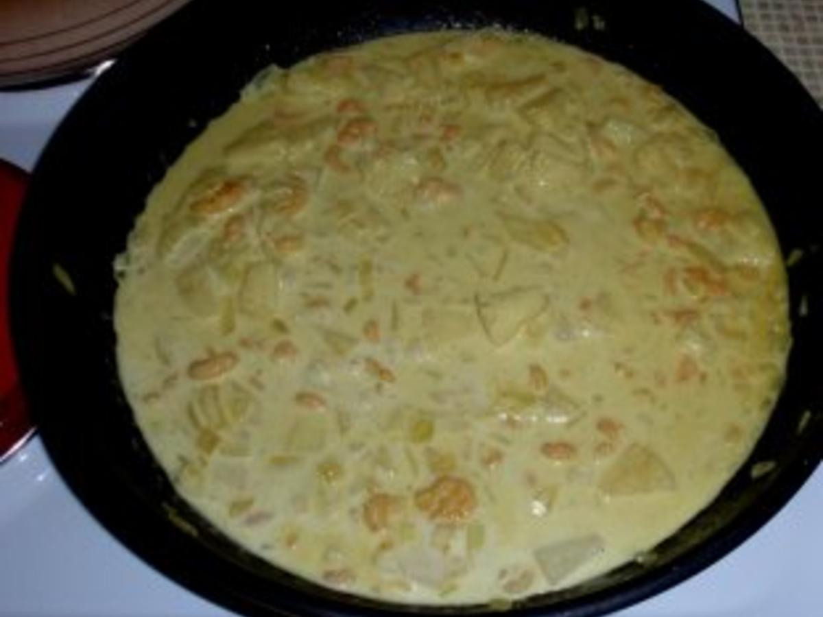 Nudeln tauchen in Tiefseegarnelen-Sahne-Ananas-Curry-Soße - Rezept ...