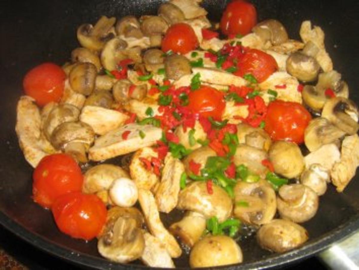 Chili-Hähnchentopf mit Gemüse und Penne - Rezept - Bild Nr. 4