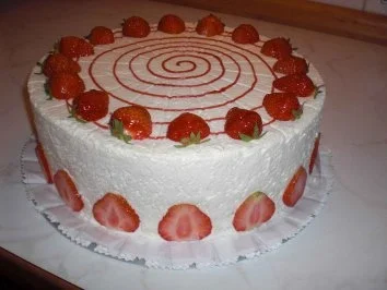 Rezept: Kuchen_Erdbeersahnetorte von Lumara Bild Nr. 7 Kuchen_Erdbeersahnetorte von Lumara - Rezept - Bild Nr. 7