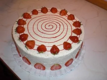 Rezept: Kuchen_Erdbeersahnetorte von Lumara Bild Nr. 8 Kuchen_Erdbeersahnetorte von Lumara - Rezept - Bild Nr. 8