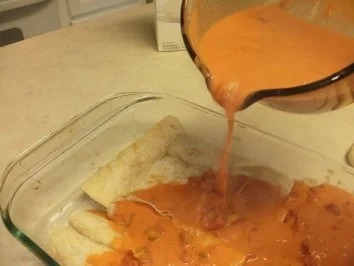 Huhn - Gebackene Enchiladas mit Huhn und Kaese  - Echt Amerikanisch mit Mexicanischen Geschmack- Ein gutes Familien Essen - Rezept - Bild Nr. 5