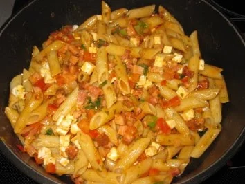 Rezept: Meine Ruck-Zuck -Nudel-Schafskäse-Pfanne Meine Ruck-Zuck -Nudel-Schafskäse-Pfanne - Rezept