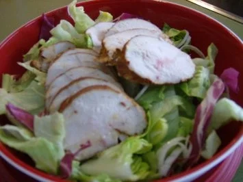 Rezept: Salat der Saison mit gegarter Hühnerbrust Salat der Saison mit gegarter Hühnerbrust - Rezept